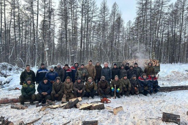Древесину заготовили для семей участников СВО в Амгинском районе