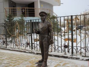 Символ правопорядка: в Якутске появился памятник участковому