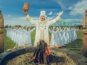 Айсен Николаев поздравил Афанасия Федорова с юбилеем