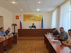 Айсен Николаев проверил ход ремонтно-восстановительных работ в Докучаевске