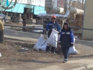 Жители Якутска вышли на традиционный общегородской субботник