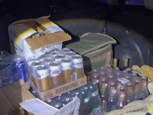 Превратил машину в магазин спиртного на колесах