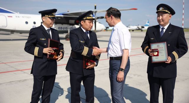 Глава Якутии поблагодарил экипаж вертолета Ми-8, участвовавшего в спасательной операции