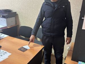 Транспортные полицейские ХМАО задержали в аэропорту Нижневартовска иностранца, подозреваемого в подделке штампов о пересечении границы