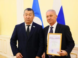 Работников жилищно-коммунального хозяйства и энергетики наградили в Якутии