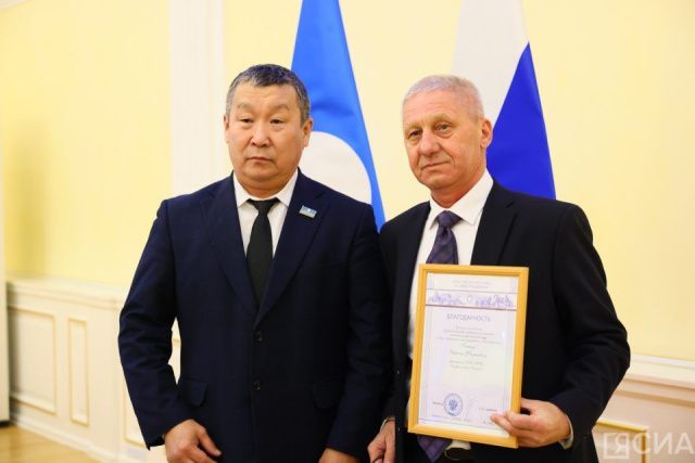 Работников жилищно-коммунального хозяйства и энергетики наградили в Якутии