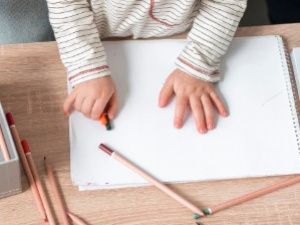 Женщина получила карандашом в глаз: Пострадавшую доставили из района в Якутск