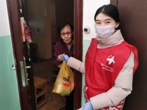 До 14 июля пожилые граждане старше 65 лет должны находиться на самоизоляции