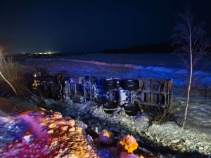 Спасатели деблокировали водителя из искореженной кабины после ДТП в Мархе