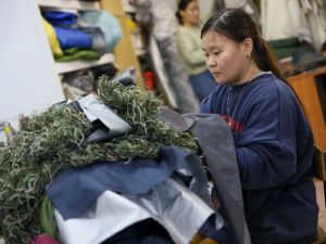 В «Хоту тент» шьют спальные мешки для мобилизованных