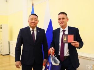 Работников жилищно-коммунального хозяйства и энергетики наградили в Якутии