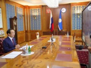 Айсен Николаев поручил отработать схему работы эскадрильи Бе-200 для тушения пожаров в Горном улусе