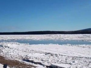 Ледоход на Лене приближается к Якутску