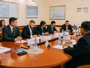 Евгений Григорьев встретился со стажерами республиканской кадровой программы «Якутия – земля героев»