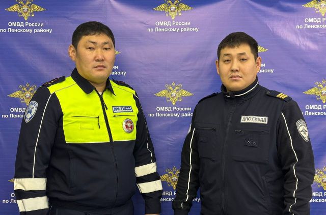 В Якутии полицейские спасли годовалого ребёнка и троих жильцов многоквартирного дома при пожаре