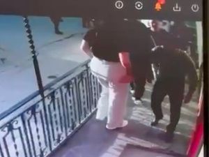 Высокопоставленный полицейский, ударивший многодетную мать, уволен из органов