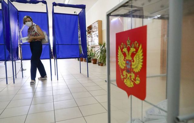 Сегодня в России основной день голосования по поправкам в конституцию