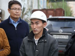 Сардана Авксентьева провела выездное совещание по капитальному ремонту многоквартирных домов