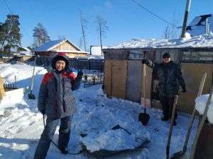 В Автодорожном округе организовали субботник для ветеранов