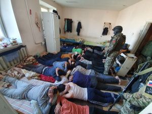 выявлен уроженец Таджикистана, подозреваемый в организации незаконной молельной площадки