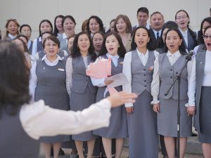 «Последний звонок» прозвенел в средней школе № 40 имени Михаила Николаева в Якутске