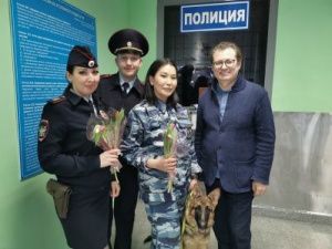 Тюльпаны для прекрасных дам в погонах