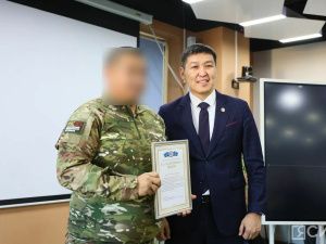 В Якутске состоялось традиционное вручение национальных ножей бойцам специальной военной операции