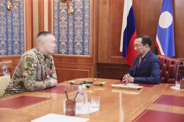 Военнослужащий из Якутии передал Айсену Николаеву захваченный в зоне СВО дрон