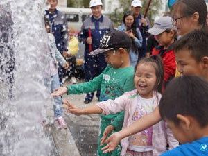 В Якутске торжественно открыли «сухой» фонтан