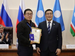 Работникам спортивной отрасли Якутии вручили государственные награды