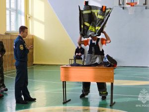 «Всегда готов!»: в Мирном прошла пожарная эстафета школьников