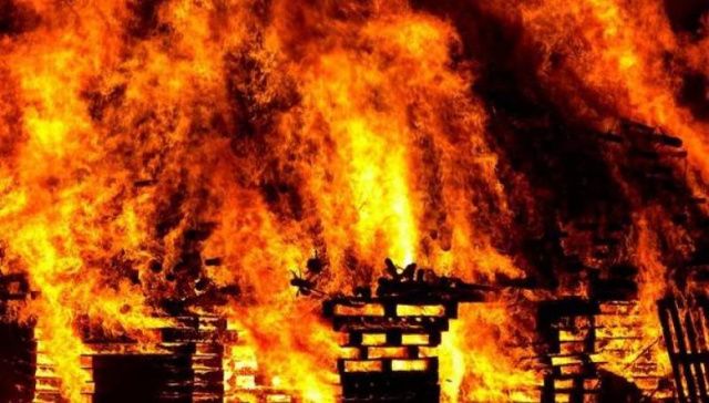 В Якутске сгорели два частных дома