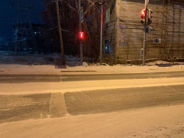 В Якутске водитель совершив наезд на девушку и скрылся с места ДТП