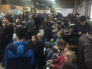 Аэропорт Якутска не принимает самолеты. Идет эвакуация SSJ100