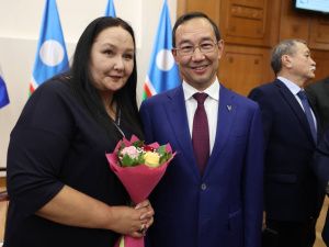 Айсен Николаев вручил 35 якутянам государственные награды
