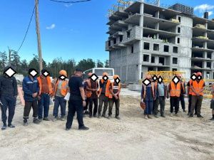 В Якутии полиция выявила 27 нарушений среди трудовых мигрантов за один день