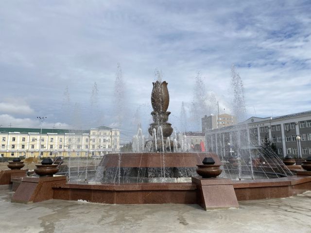 В Якутске завершили капитальный ремонт фонтана на площади Орджоникидзе