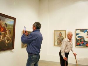 Якутская художница представила персональную выставку на Алтае