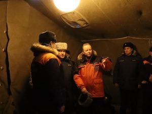 Сотрудники МЧС обеспечивают безопасность Крещенских купаний