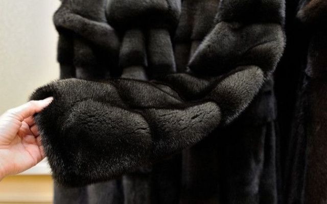 В Якутске гость прихватил с собой дорогую шубу хозяйки квартиры