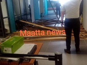 В самой большой сельской школе в Бердигестяхе рухнул потолок