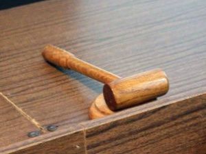 В Якутске мужчина, ограбивший на улице женщину, получил условный срок