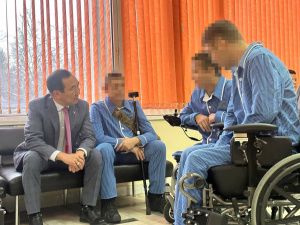 Айсен Николаев навестил якутских бойцов в главном военном госпитале