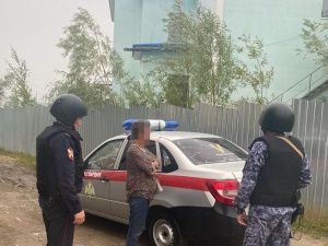 Женщина попыталась скрыться, но была задержана