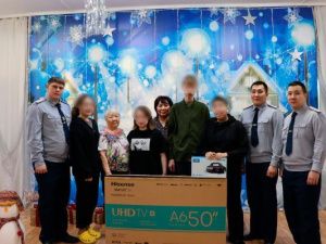 Молодые сотрудники УФСИН Якутии обрадовали детей-сирот 