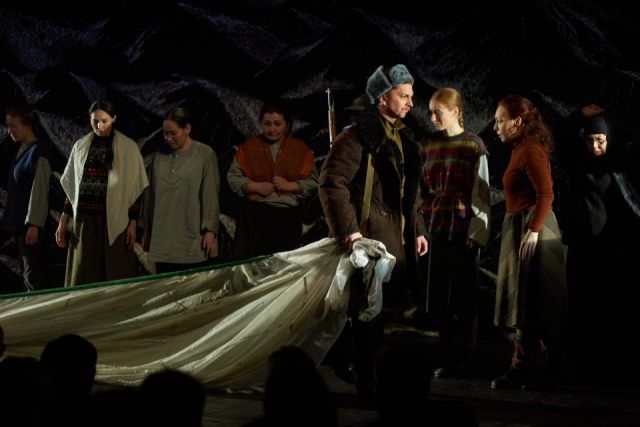 Русский театр в Якутске организовал для семей участников СВО бесплатный показ спектакля