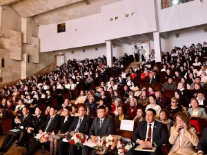 Анатолий Семенов поздравил коллектив Якутского педагогического колледжа  со 110-летним юбилеем