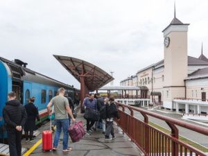 О задержках  пассажирских поездов в летний период