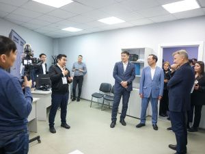 Глава Сбербанка ознакомился с разработками технопарка “Якутия”