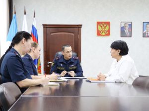 Состоялась рабочая встреча начальника УФСИН Сергея Калиновского и Уполномоченного по правам ребенка в Республике Саха (Якутия) Туйаары Васильевой
